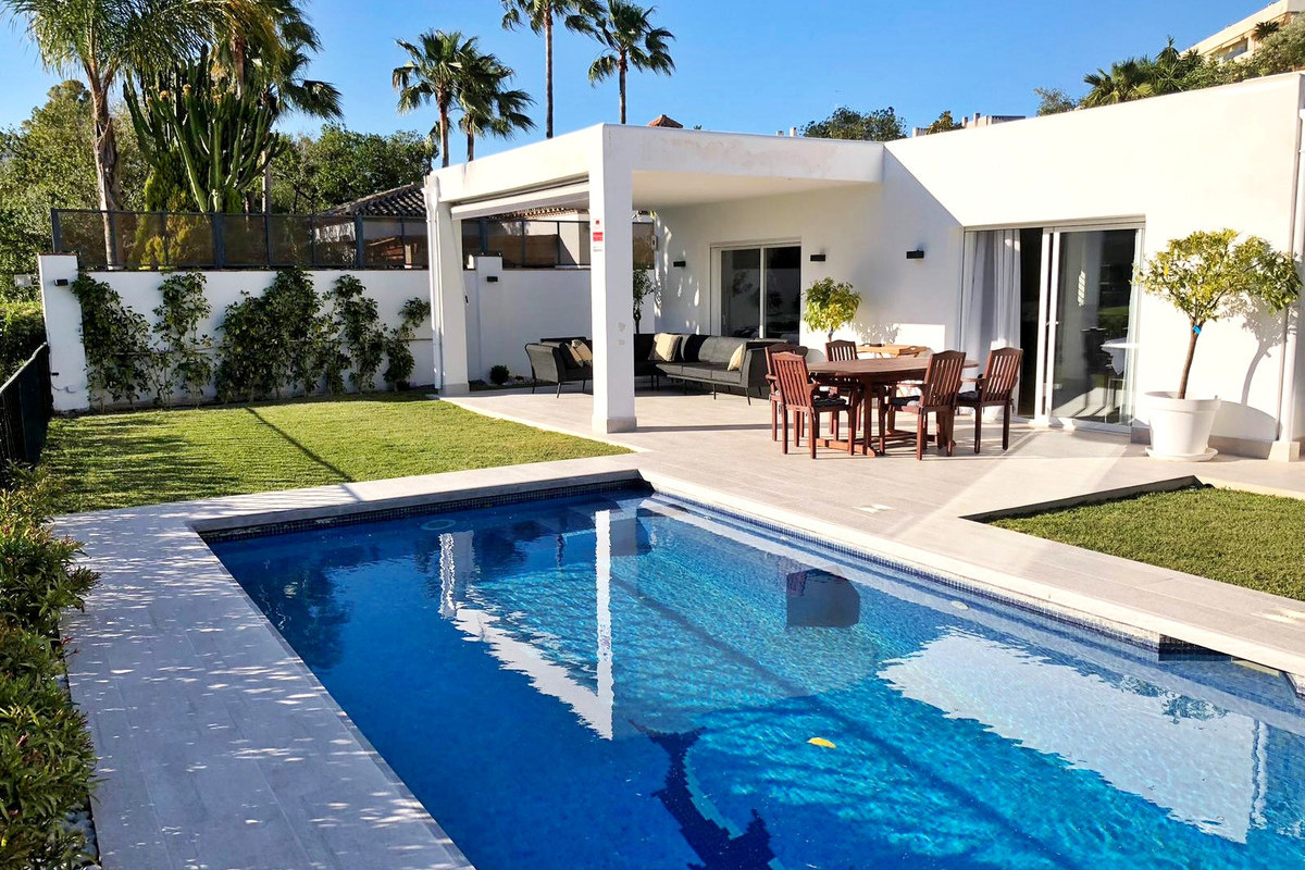 Qlistings - Fantastic House Villa in Marbella, Costa del Sol Property Thumbnail